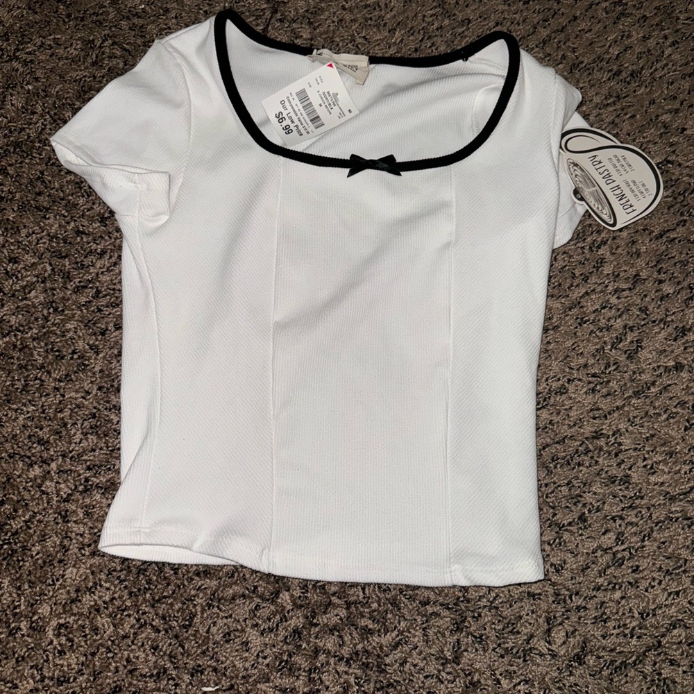 White bow tee shirt